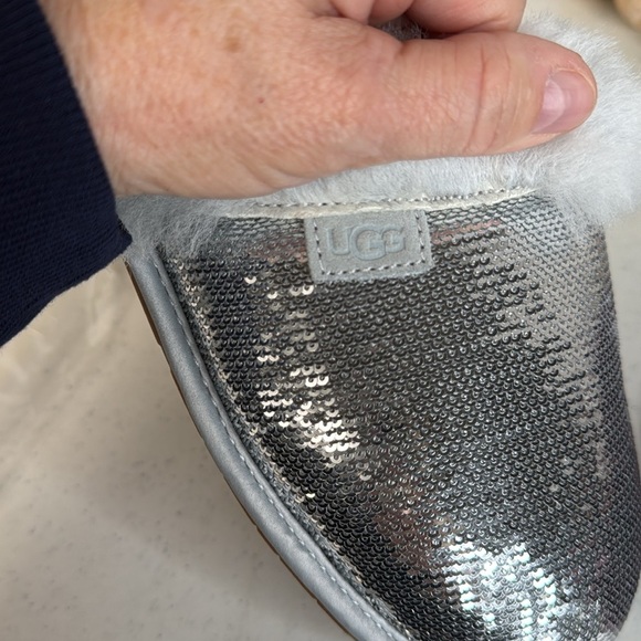 UGG
SCUFFETTE MIRROR BALL - Slippers - silver Sz 5 - Picture 9 of 9